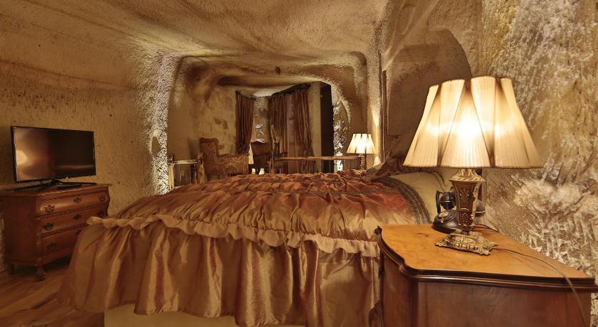 Golden Cave Suites