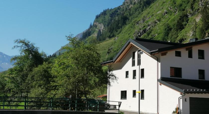 Haus Larcher Appartment — Hotel in Sankt Leonhard im Pitztal