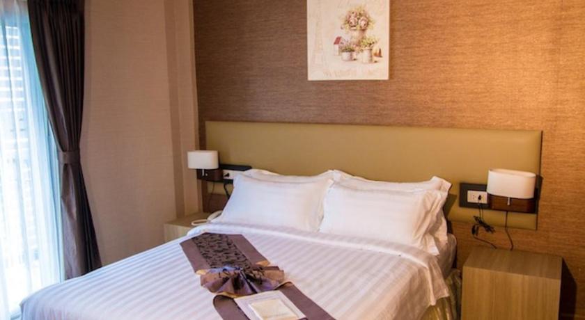 Image of Deluxe Room 8
