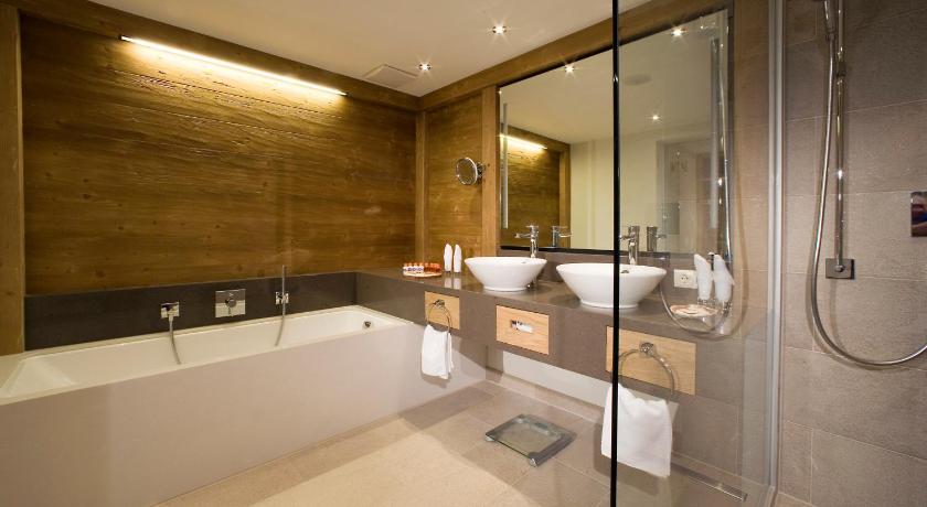 Aktiv- & Wellnesshotel Bergfried photo
