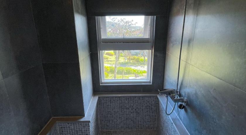 Image of Deluxe Twin Room with Sea View 10