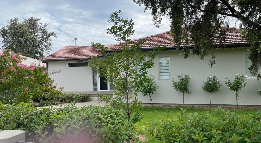 Almas Mudgee photo