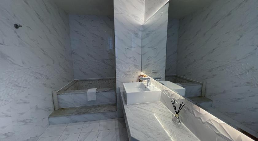 Image of Triple Family Room 6
