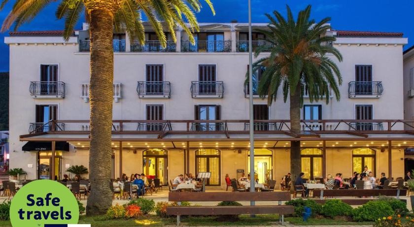 Hotel Pine — Hotel in Tivat