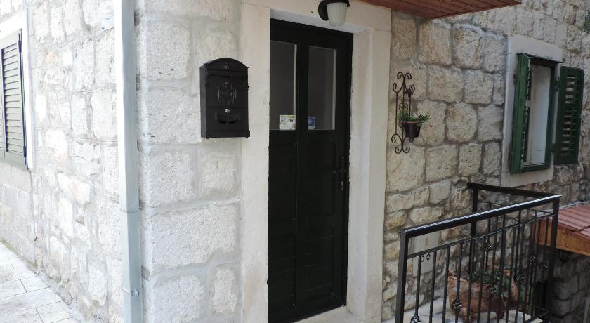 Apartments Lana — Hotel in Split