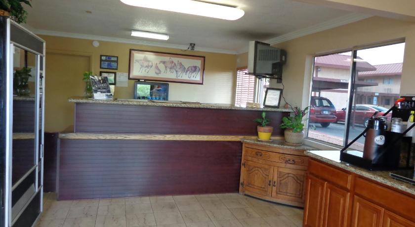 Knights Inn Fairground photo