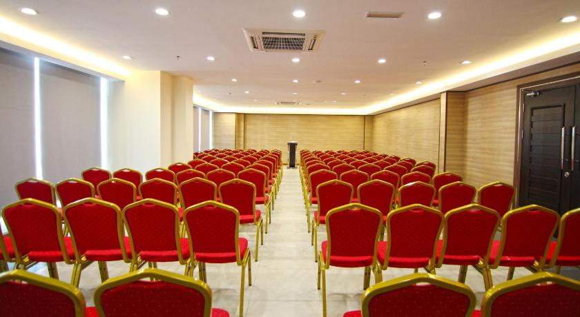 Kota Kinabalu Putatan Platinum Hotel 3-Star Hotel pool