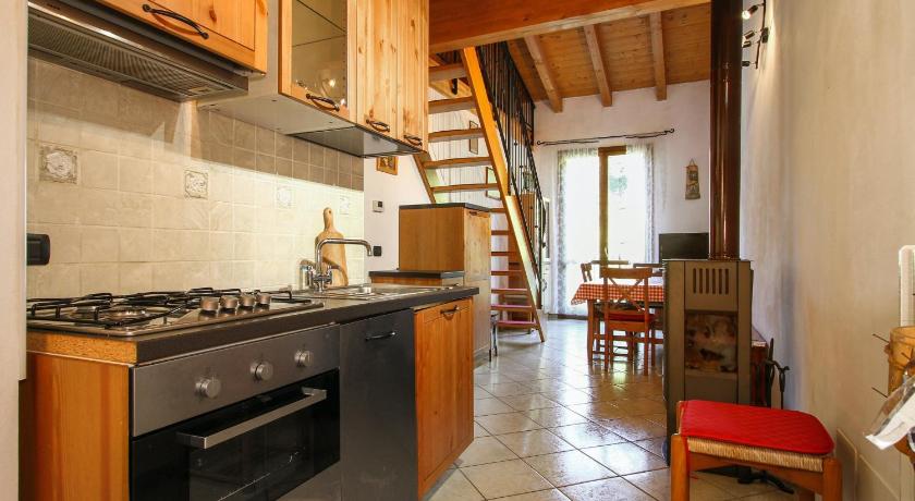 2 bedrooms apartement with furnished balcony at Riolunato 4 km away from the slopes