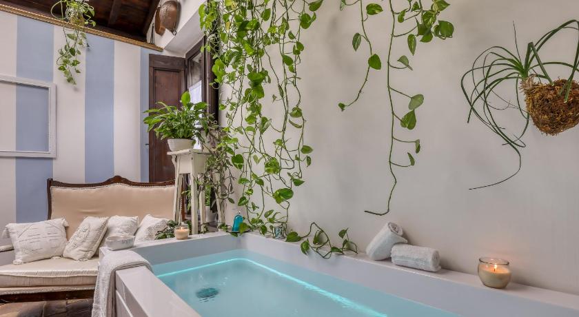 Фото: Люкс с гидромассажной ванной (Suite with Hot Tub) 9