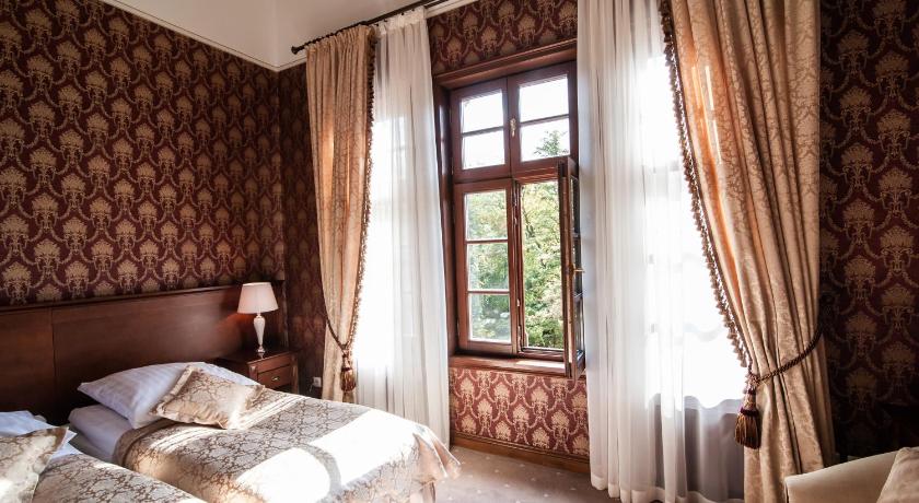 Palac Mysliwski w Antoninie photo