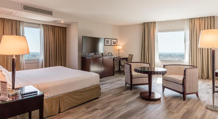 Image of Corner Room with City View 0