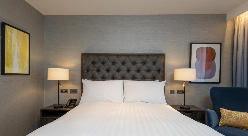 Image of 1 Queen Bed Standard 6