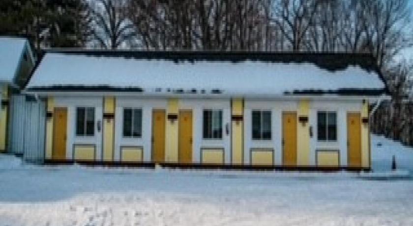 Skyland Motel Inn & Suites photo