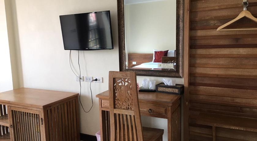 a room with a desk, chair and a tv, Chanchiva Lodge in Trat