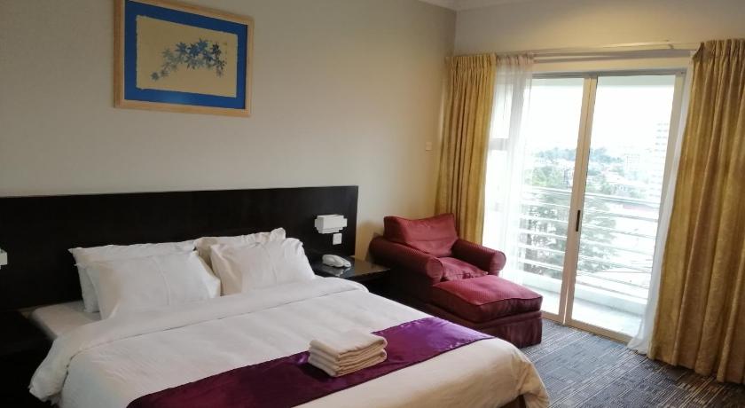 Image of Standard King Room 8