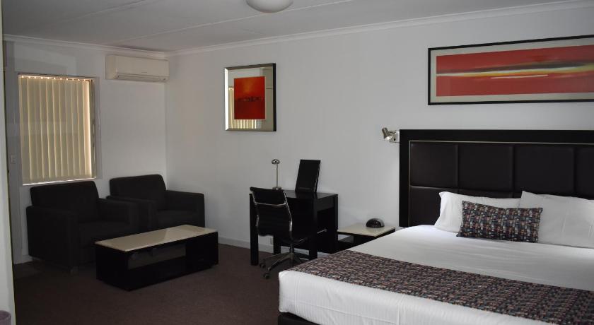 Roundhouse Motel photo