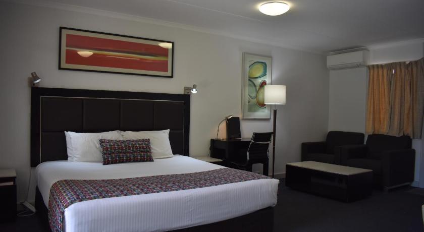 Roundhouse Motel photo
