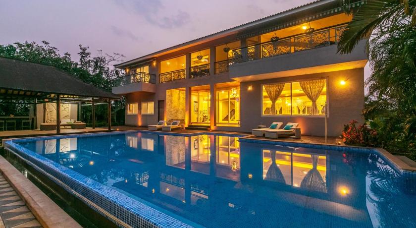 Umber Villa by StayVista - 5BHK Luxurious Villa with a Pvt Pool & Lawn
