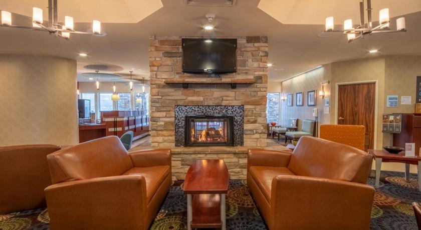 Holiday Inn Express Hotel & Suites Pittsburgh Airport photo