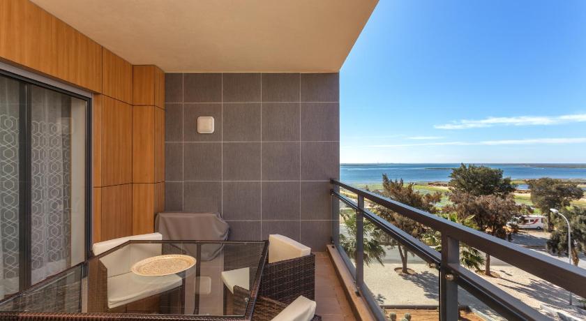 Privilege Apartment Folha de Louro with Rooftop Pool, Village Marina - Olhao photo
