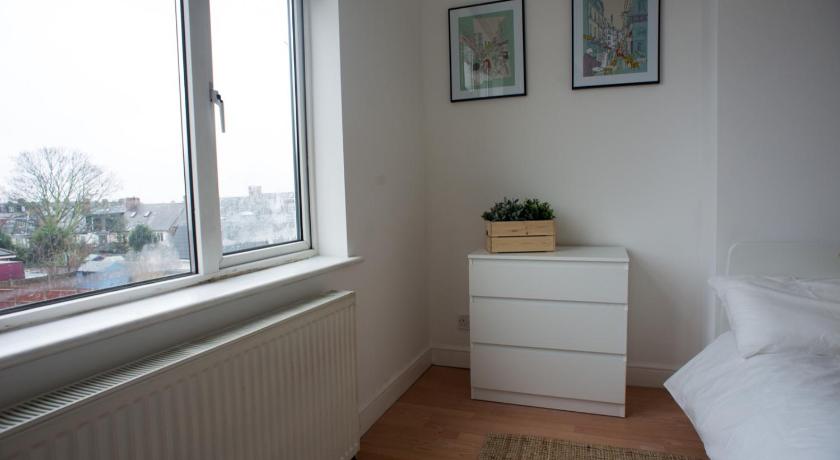 Tooting Bec Rooms at Fishponds by DC London Rooms photo