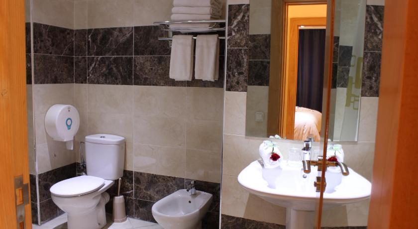Image of Superior Suite 16