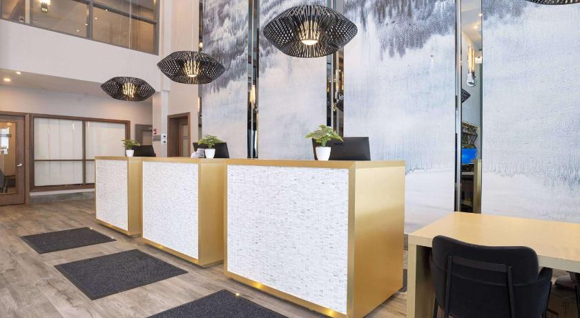 Sandman Signature Sherwood Park Hotel photo