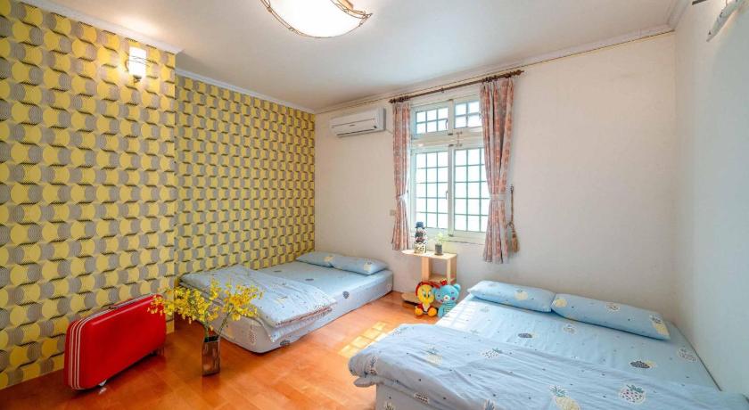 Image of Family Room 9