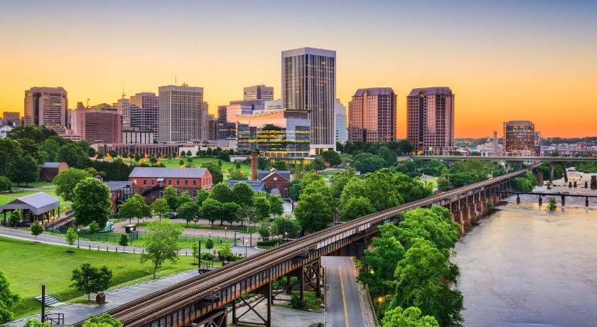 뉴포트 뉴스 (VA) Express Inn Newport News 2성급 숙소 수영장
