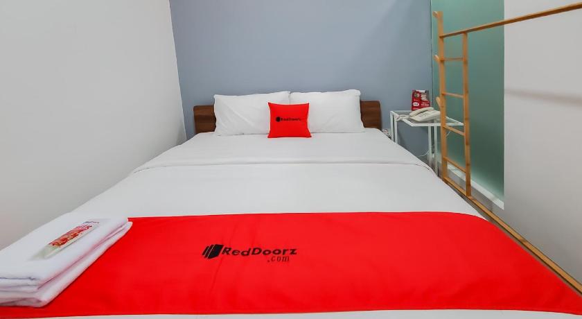 Fasilitas kamar RedDoorz Plus @ Batutulis Bogor