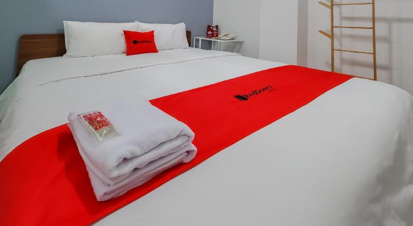 Fasilitas kamar RedDoorz Plus @ Batutulis Bogor