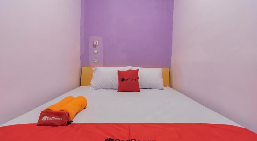 RedDoorz @ Cipanas Garut photo