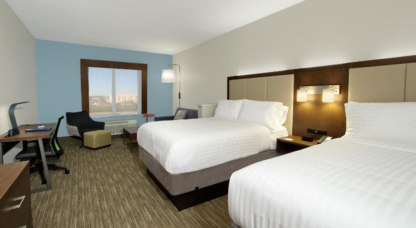 Holiday Inn Express & Suites Columbus North