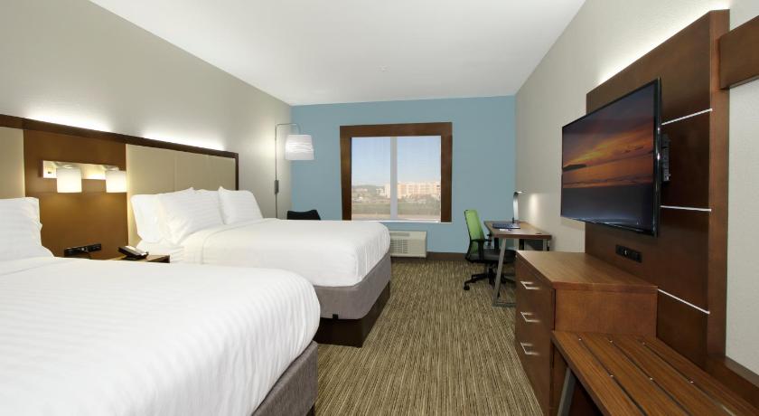 Holiday Inn Express & Suites Columbus North