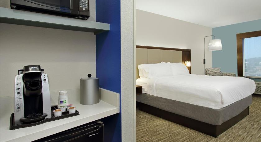 Holiday Inn Express & Suites Columbus North