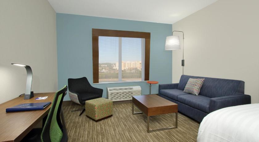 Holiday Inn Express & Suites Columbus North