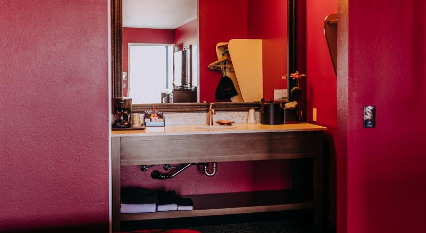 Pacific Inn Motel photo