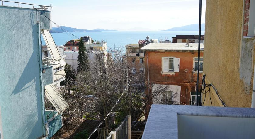 Limani Friends Apartment - image 8
