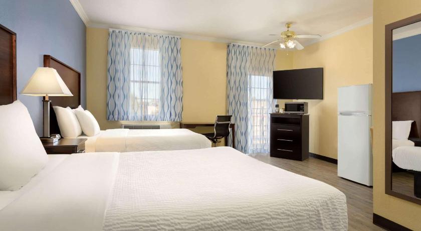 Days Inn & Suites by Wyndham Ft. Worth DFW Airport South