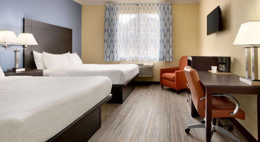 Days Inn & Suites by Wyndham Ft. Worth DFW Airport South