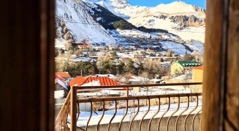 Sunny Mountain House photo