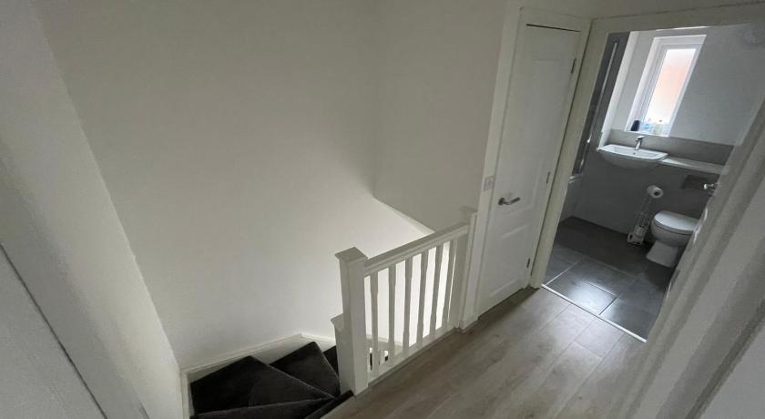 Large Spacious Room with Massive Bed and FREE WIFI photo