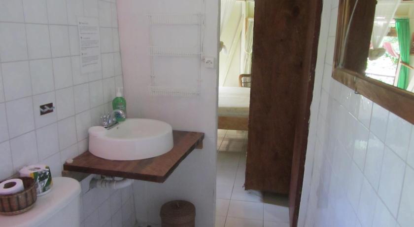 Image of Bungalow with Fan 2