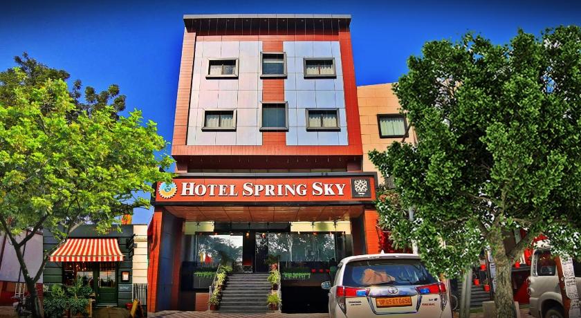 Spring Sky Mughalsarai By ShriGo Hotels