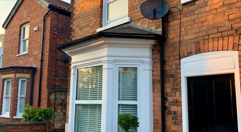 Cathedral Quarter House with free Secure Driveway Parking for 2 Cars photo