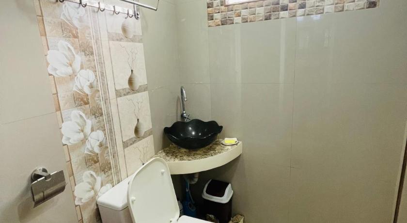 RESTHOUSE fully airconditioned w/ Private Parking photo
