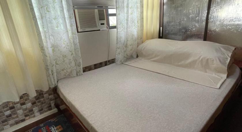 RESTHOUSE fully airconditioned w/ Private Parking photo