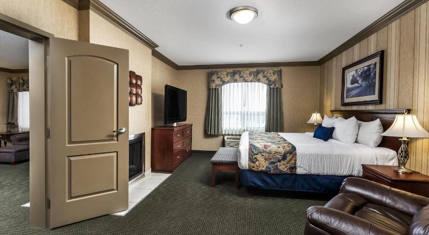 REDWOOD INN AND SUITES