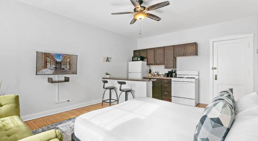 Perfect for Solo & Couple Studio Well-Equipped Apt - Belmont B7 photo