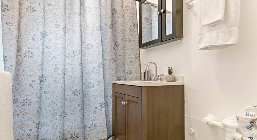 Perfect for Solo & Couple Studio Well-Equipped Apt - Belmont B7 photo